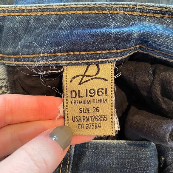 DL1961 Medium Wash Jeans - Picture 4 of 6